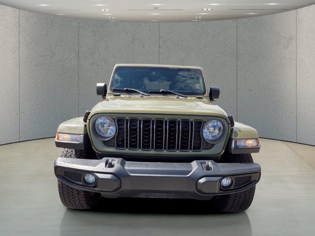 Used 2025 Jeep Gladiator Sport AWD/4WD image 13