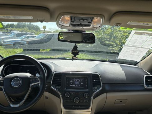 Used 2014 Jeep Grand Cherokee Laredo w/ Security & Convenience Group AWD/4WD image 9