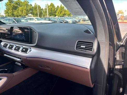 Used 2024 Mercedes-Benz GLE 450 4MATIC w/ Driver Assistance Package image 28