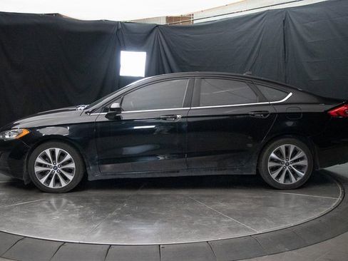 Used 2020 Ford Fusion SE image 9