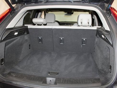 Certified 2022 Cadillac XT4 Luxury w/ Cold Weather Package image 25