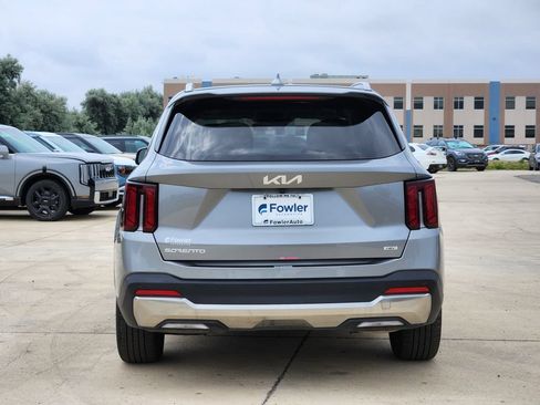 Certified 2025 Kia Sorento EX w/ EX Panoramic Sunroof Package AWD/4WD image 12