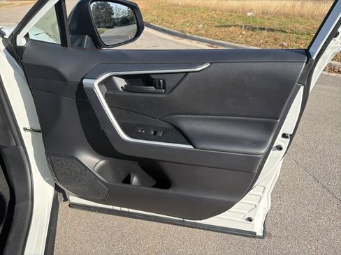Used 2025 Toyota RAV4 LE image 8