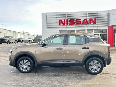 Used 2025 Nissan Kicks S image 2