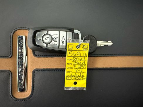 Used 2024 Ford F250 Platinum w/ FX4 Off-Road Package image 39