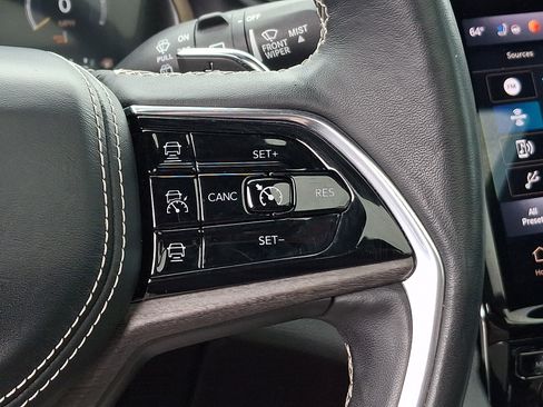 Used 2022 Jeep Grand Cherokee Overland AWD/4WD image 23