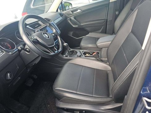 Used 2018 Volkswagen Tiguan SE w/ Panoramic Sunroof Package AWD/4WD image 2