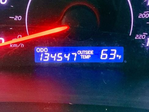 Used 2010 Toyota Camry image 30