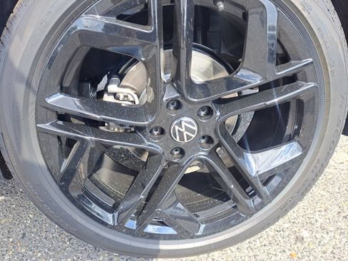Used 2025 Volkswagen Tiguan SE R-Line FWD image 19