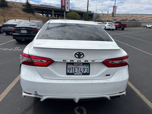 Used 2018 Toyota Camry SE w/ Moonroof Package FWD image 6