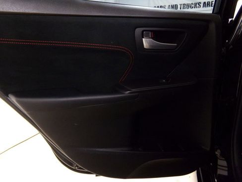 Used 2015 Toyota Camry XSE image 12