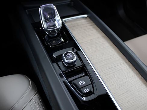 New 2026 Volvo XC60 B5 Core w/ Protection Package Premier image 37