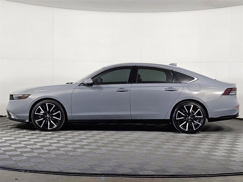 Used 2024 Honda Accord Touring image 3