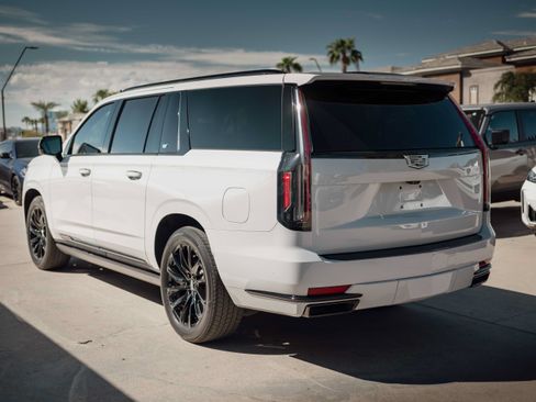 Used 2023 Cadillac Escalade ESV Sport Platinum w/ LPO, ONYX Package AWD/4WD image 4