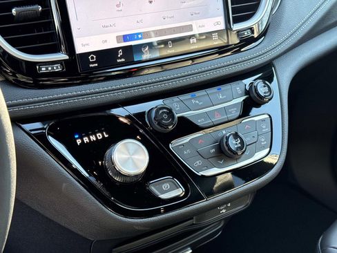 New 2026 Chrysler Pacifica Select w/ S Appearance Package image 27