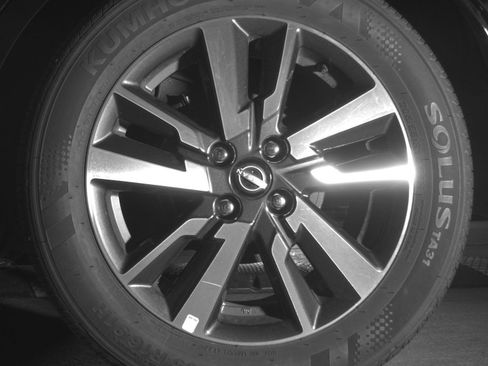 Used 2025 Nissan Versa SV FWD image 17