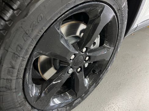 New 2025 Jeep Grand Cherokee L Limited w/ Black Appearance Package image 15