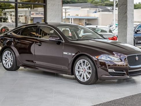 Used 2016 Jaguar XJ R-Sport RWD image 4