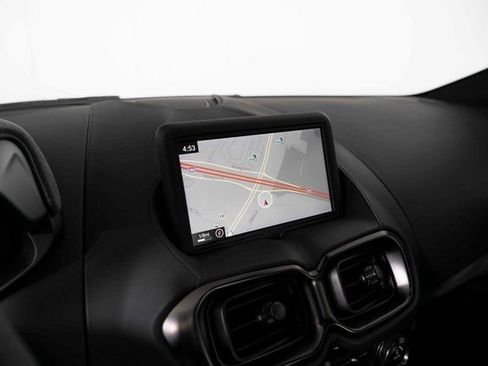 Used 2022 Aston Martin V8 Vantage Coupe image 21