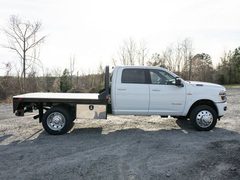 New 2026 RAM 4500 4x4 Crew Cab DRW w/ Laramie Trim Package image 10