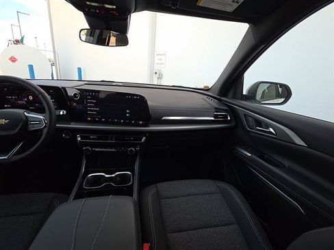 Used 2025 Chevrolet Traverse LT w/ Driver Confidence Package FWD image 15