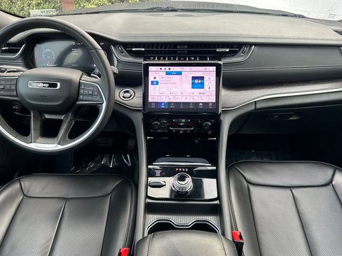 Used 2024 Jeep Grand Cherokee L Limited w/ Luxury Tech Group II image 3