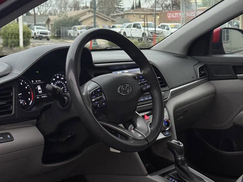 Used 2019 Hyundai Elantra SEL image 8