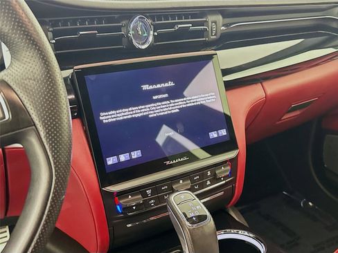 Used 2021 Maserati Quattroporte Trofeo image 7