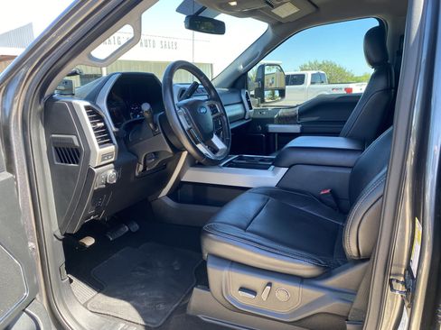 Used 2019 Ford F250 Lariat w/ Lariat Value Package image 11