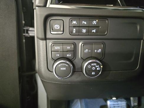 Used 2025 Chevrolet Tahoe Premier AWD/4WD image 27