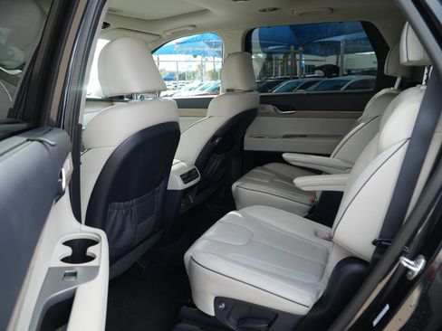 Used 2021 Hyundai Palisade Limited image 17