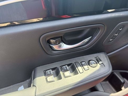 Used 2024 Honda Pilot Touring image 14