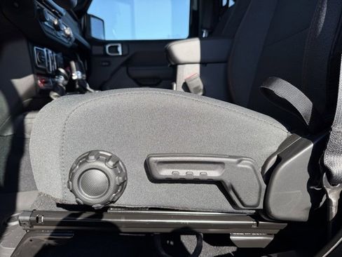 New 2026 Jeep Wrangler Unlimited Rubicon image 13