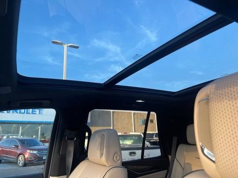 Used 2022 Cadillac Escalade Premium Luxury RWD image 8