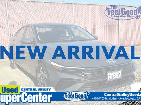 Used 2025 Hyundai Elantra SEL image 1