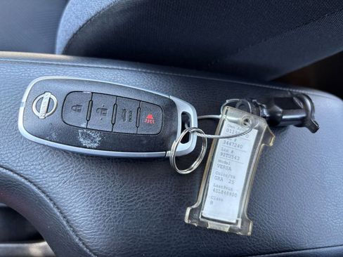 Used 2025 Nissan Versa SV FWD image 21