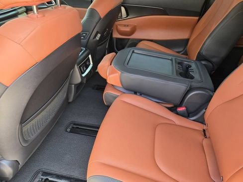 New 2026 Kia Carnival SX w/ SX Dark Edition Package FWD image 19