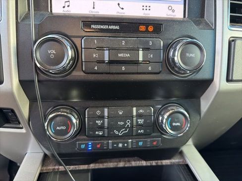 Used 2019 Ford F250 Lariat w/ Chrome Package image 32