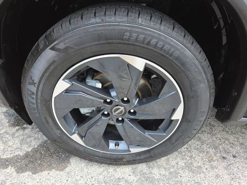 Certified 2025 Nissan Rogue SV FWD image 15