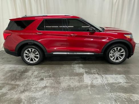 Used 2022 Ford Explorer Limited w/ Equipment Group 301A RWD image 3