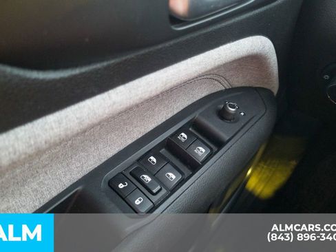 Used 2024 Jeep Compass Latitude image 15