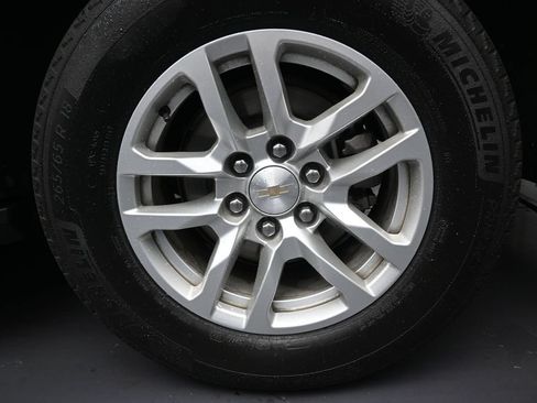 Used 2024 Chevrolet Suburban LS RWD image 10