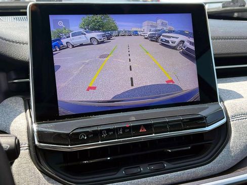 Certified 2022 Jeep Compass Latitude w/ Convenience Group image 33