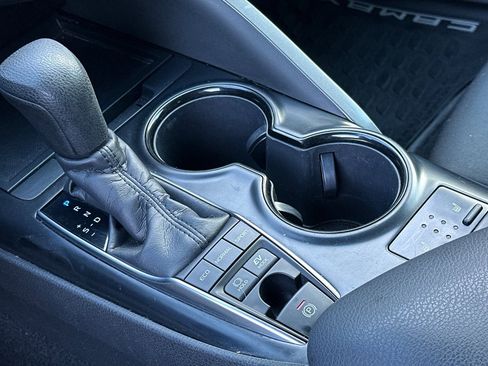 Used 2018 Toyota Camry LE image 17