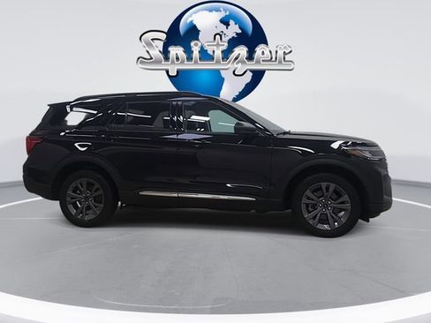 Used 2025 Ford Explorer Active w/ Active Comfort Package image 8