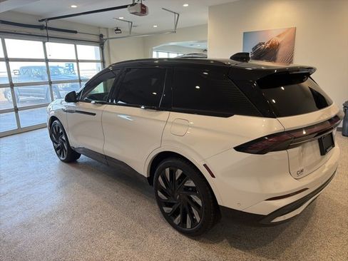 Used 2024 Lincoln Nautilus Reserve w/ Equipment Group 202A image 4