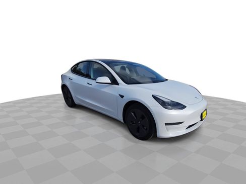 Used 2023 Tesla Model 3 Standard Range RWD image 2