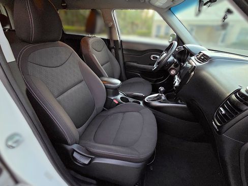Used 2015 Kia Soul image 17