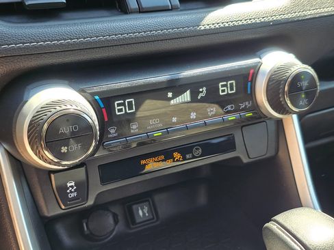 Used 2019 Toyota RAV4 XLE FWD image 39