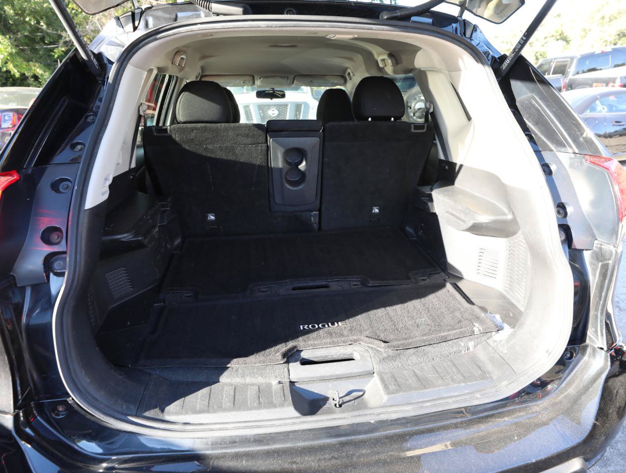 Used 2017 Nissan Rogue SV FWD image 10